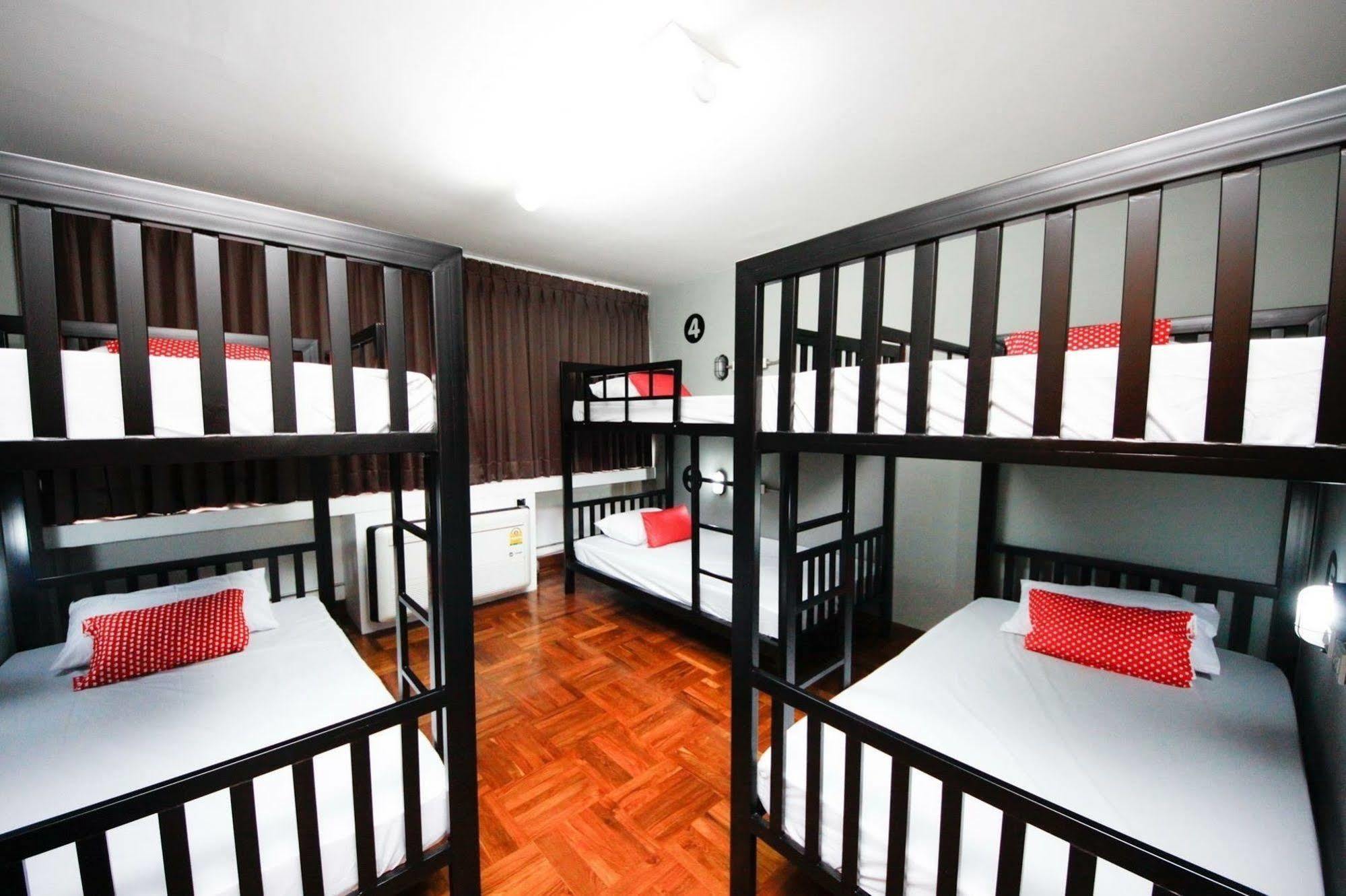 Restdot Hostel Bangkok Buitenkant foto